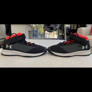 Under Armour boys sneakers, sz: 2-1/2